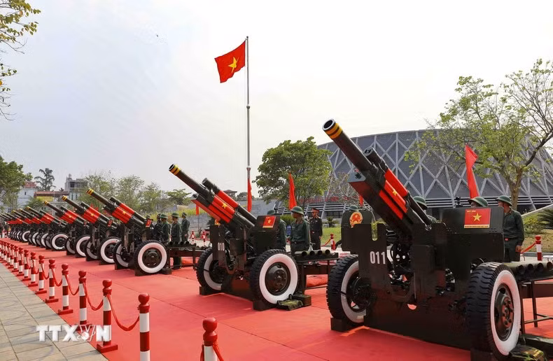 105-мм гаубицы готовы к празднику.