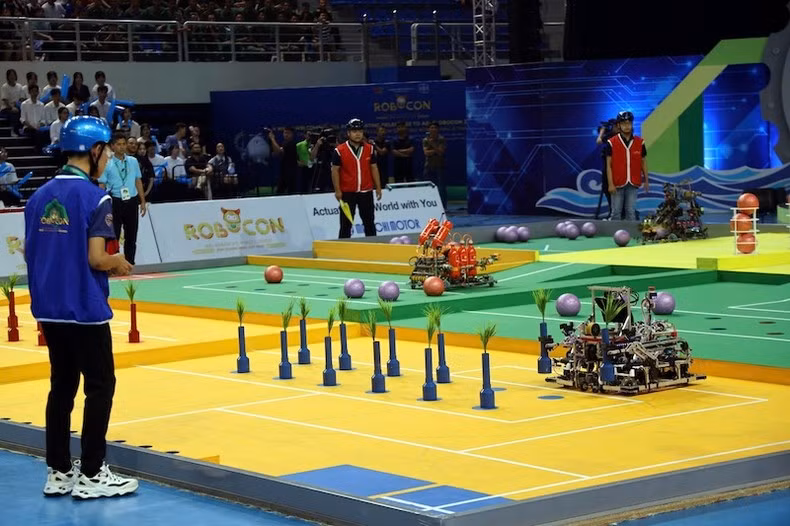 Команды соревнуются на ABU Robocon 2024.