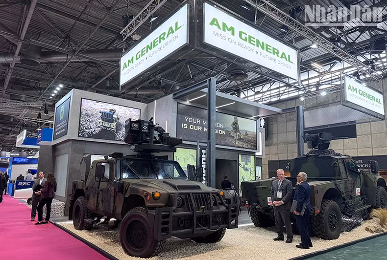 На выставке представлена военная техника нового поколения. Фото: Минь Зюи