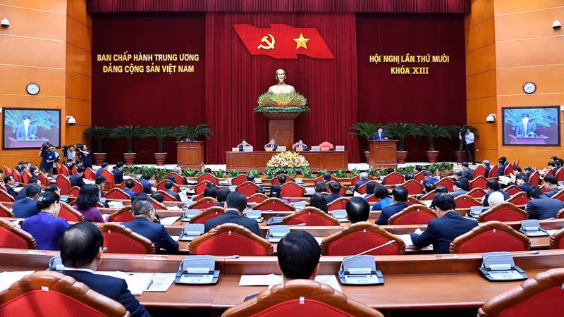 Члены ЦК КПВ работали в зале и обсудили многие важные вопросы.