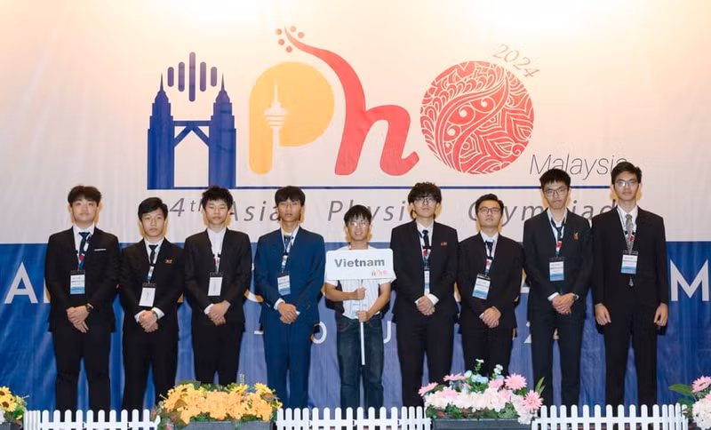 Сборная Вьетнама на Азиатской олимпиаде по физике 2024 года.