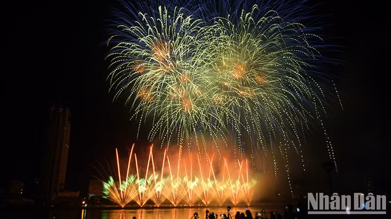 Команда Франции, действующий чемпион фестиваля, не разочаровала зрителей.