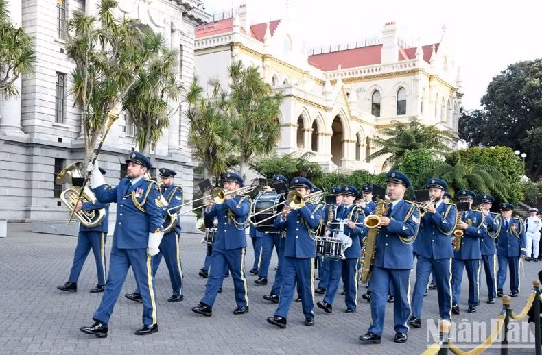 Военный оркестр Новой Зеландии на официальной церемонии встречи.