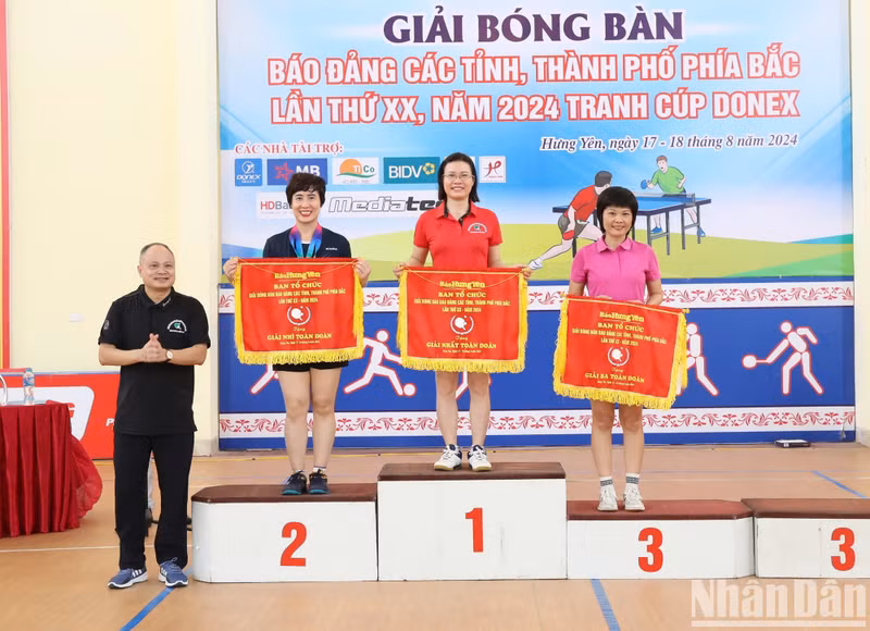 В итоге Оргкомитет присудил первую премию газете «Хынгйен», вторую премию – газете «Нянзан», третью премию – газете «Новый Ханой».