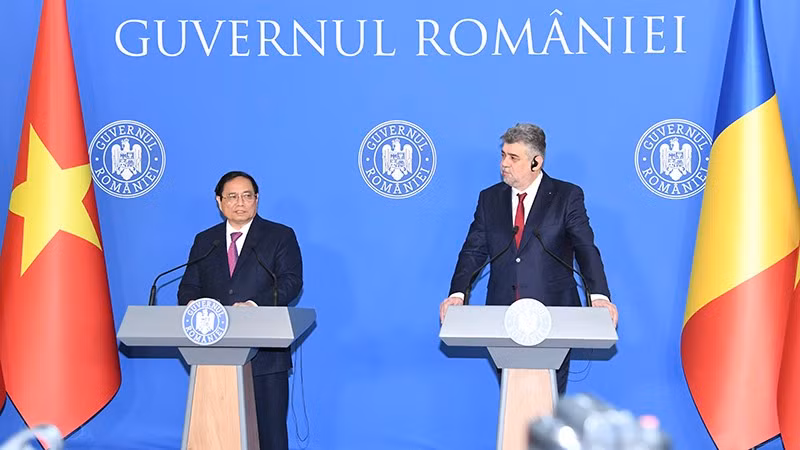 Премьер-министры двух стран на встрече с представителями прессы. Фото: Тхань Жанг