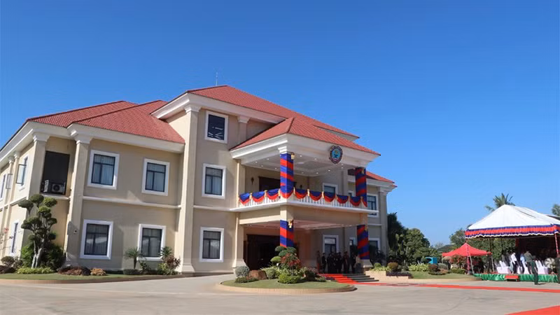 Здание имеет площадь около 2400 кв.м.