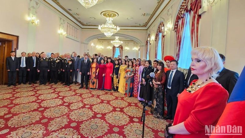 На мероприятии присутствовало большое количество вьетнамцев и россиян.