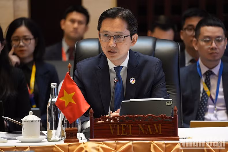 Заместитель министра иностранных дел До Хунг Вьет на мероприятии. Фото: Хай Тиен