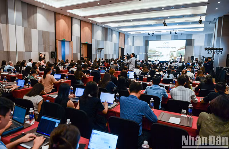 Общий вид церемонии объявления премии.