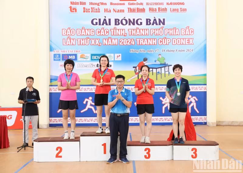 Журналистка Нгуен Фыонг Тям (газета «Хынгйен») стала победителем в одиночном разряде среди женщин старше 45 лет.