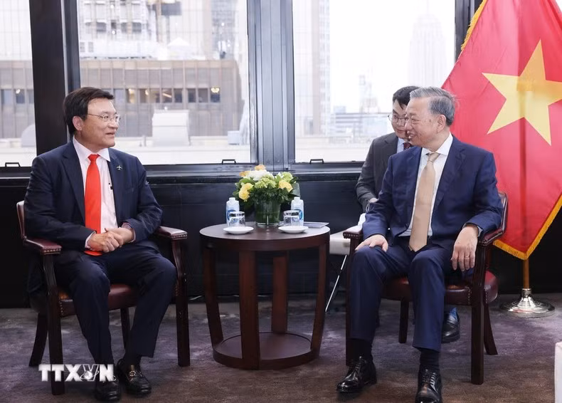 Генеральный секретарь ЦК КПВ, Президент То Лам принимает руководителя корпорации Supermicro. Фото: ВИА