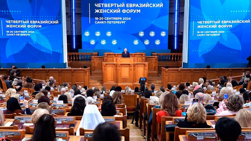 Президент России Владимир Путин выступает на форуме. Фото: Совет Федерации ФС РФ