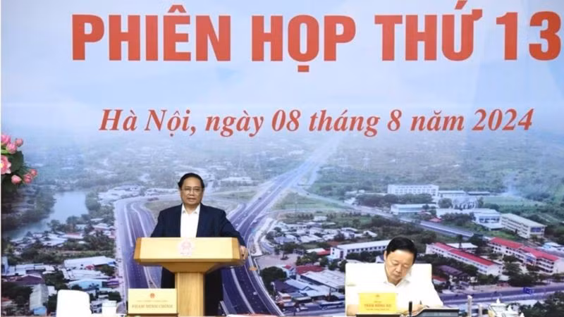 Премьер-министр Фам Минь Тьинь председательствует на заседании. Фото: Чан Хай