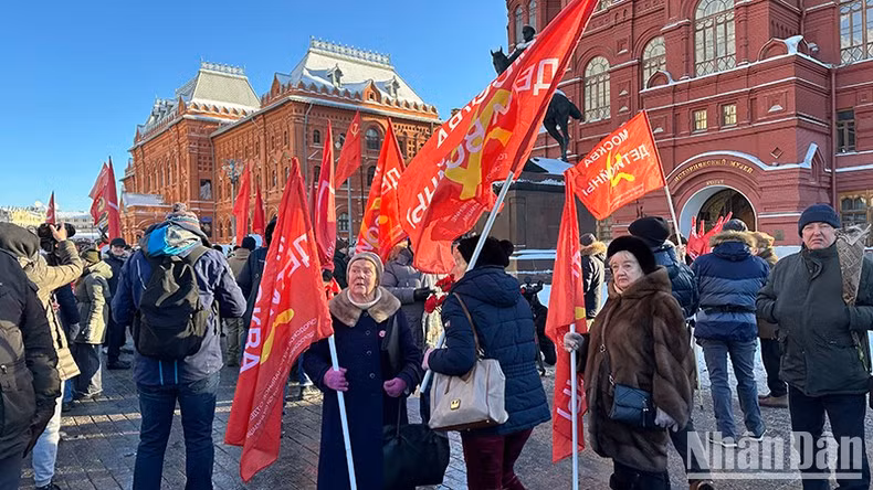Делегация собирается на Красной площади. Фото: Тхюи Ван Делегация собирается на Красной площади. Фото: Тхюи Ван