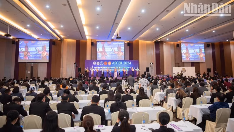 Большое количество таиландских ученых приняло участие в церемонии. Фото: Генеральное консульство Вьетнама в Кхонкэне