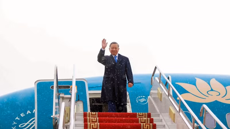 Генеральный секретарь ЦК КПВ, Президент Вьетнама прибыл в международный аэропорт Буянт-Ухаа. Фото: Вьет Кыонг