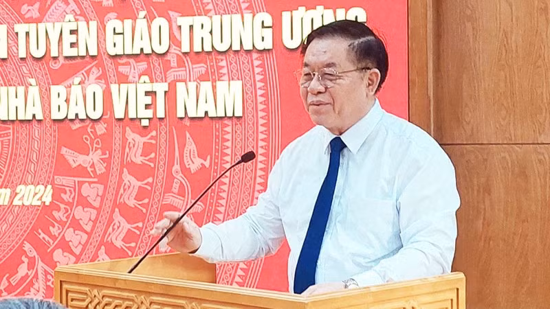 Заведующий Отделом ЦК КПВ по пропаганде и политическому воспитанию Нгуен Чонг Нгиа выступает на рабочей встрече. 