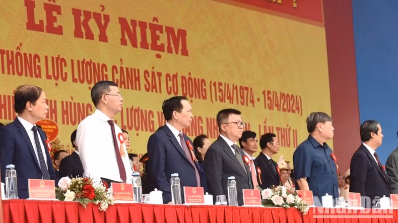 Делегаты на церемонии празднования 50-го традиционного дня Сил мобильной полиции. Фото: Чан Хай