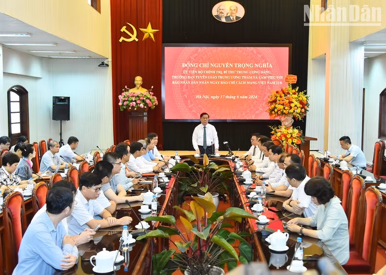 Товарищ Нгуен Чонг Нгиа направил теплые пожелания руководителям и сотрудникам газеты «Нянзан».