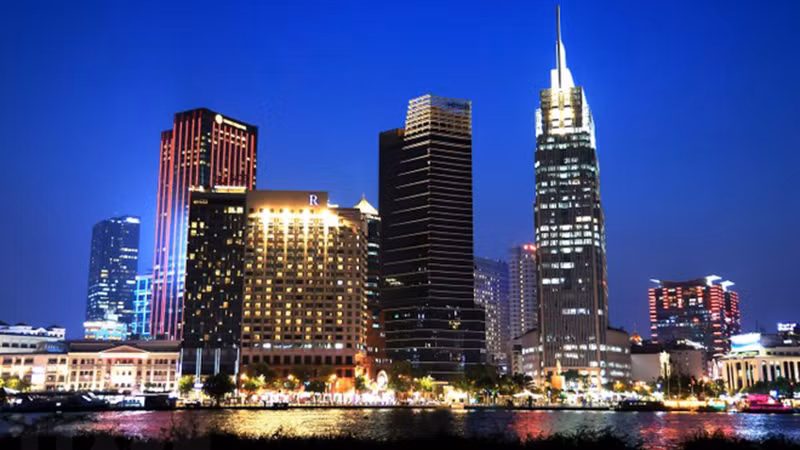 Центр города Хошимина ночью. Фото: ВИА