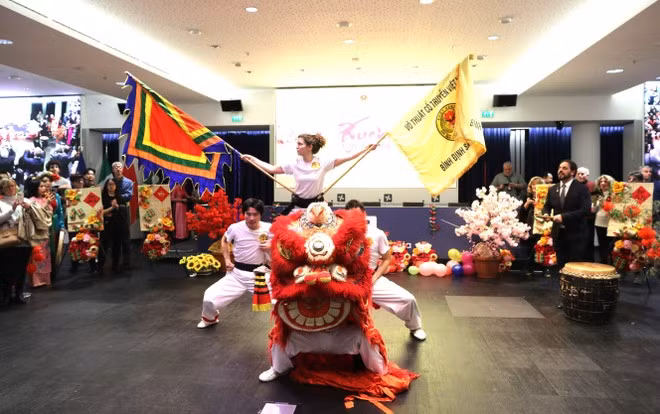 Танец льва в рамках мероприятия в Милане. Фото: ВИА