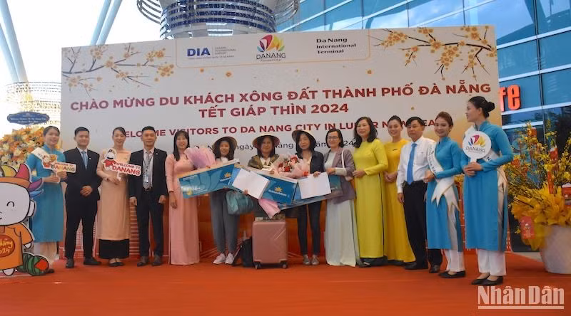 Дананг приветствовал первый международный рейс в Новом году по лунному календарю. Фото: Ань Дао