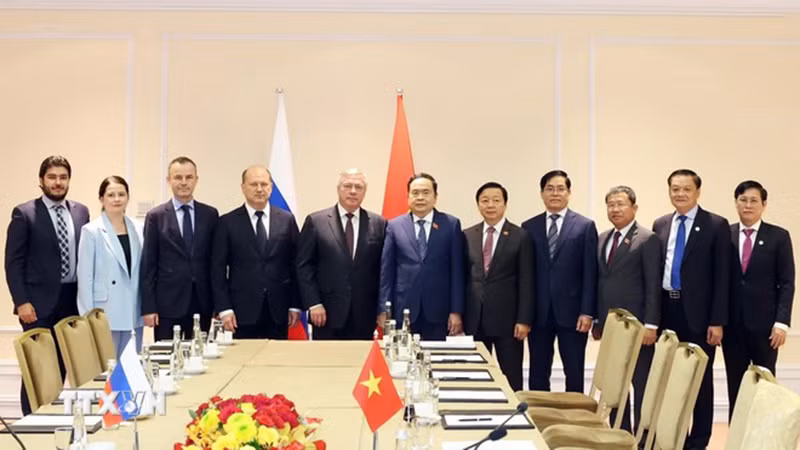 Участники фотографируются на память. Фото: ВИА Участники фотографируются на память. Фото: ВИА