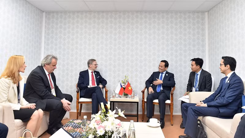 Вице-премьер Чан Лыу Куанг на встрече с Премьер-министром Чехии Петром Фиалой.