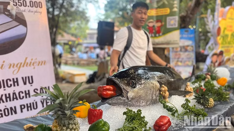 Район знакомства с фирменными блюдами провинции Фуйен.