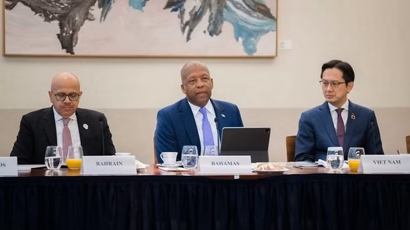 Замминистра До Хунг Вьет (справа) принимает участие в конференции. Фото: baoquocte.vn