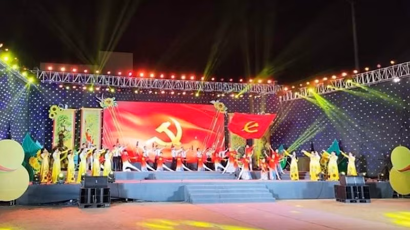 Выступление в рамках художественной программы «Бакнинь встречает Новый 2024 год».