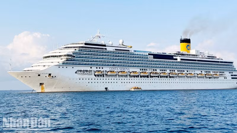 Costa Serena доставил 1083 туриста в город Фукуок.