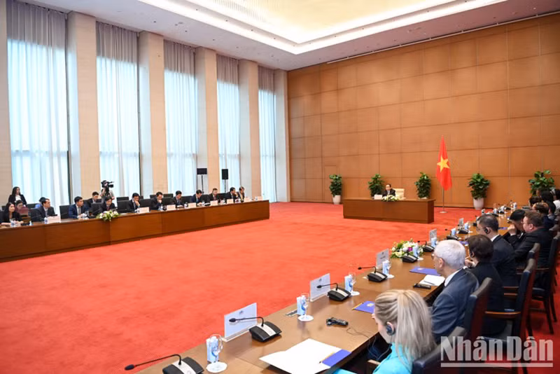 Общий вид приема в здании НС.