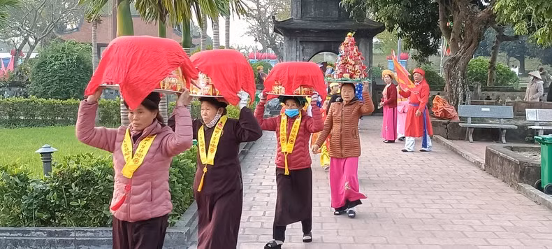 Процессия с жертвоприношениями Будде во время Весеннего фестиваля пагоды Кео.