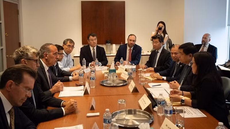 Министр Нгуен Тьи Зунг сопредседательствует на круглом столе, посвященном направлениям и возможностям инвестиционного сотрудничества между Вьетнамом и США.