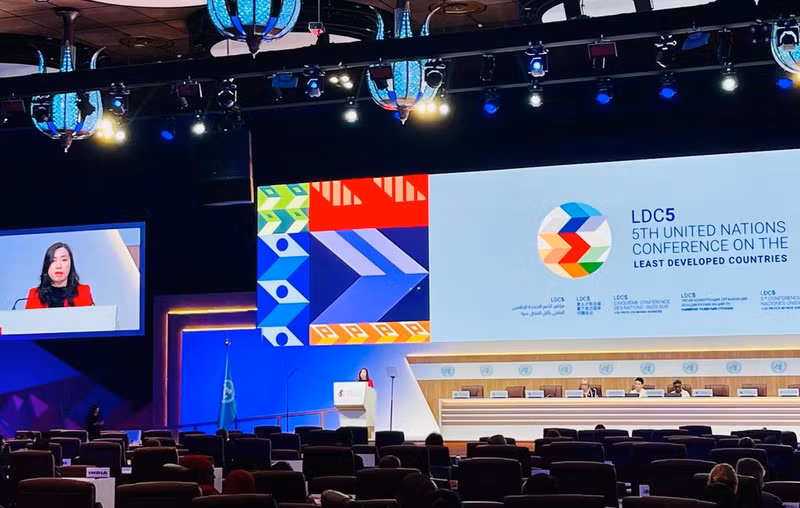 Заместитель министра иностранных дел Ле Тхи Тху Ханг выступает на пленарном заседании. Фото: МИД Вьетнама