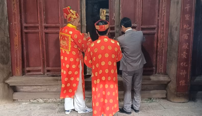 Церемония открытия Святого Храма в знак начала Весеннего фестиваля.