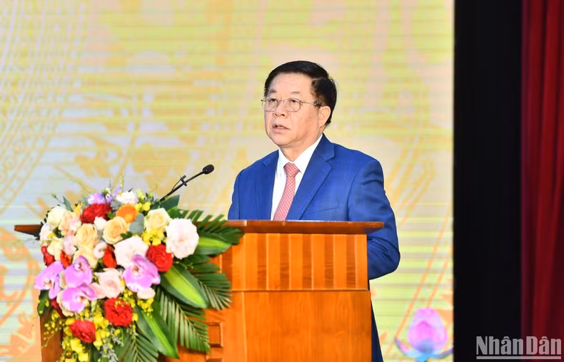 Товарищ Нгуен Чонг Нгиа выступает с речью. Фото: Данг Кхоа Товарищ Нгуен Чонг Нгиа выступает с речью. Фото: Данг Кхоа