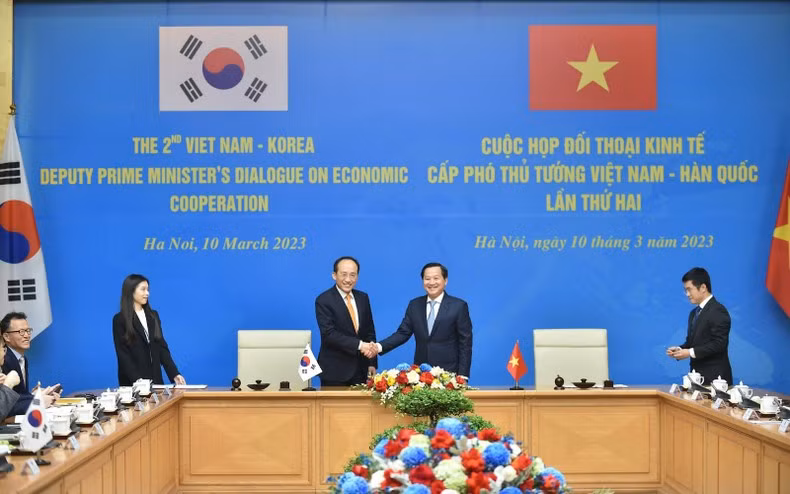 Вице-премьеры Вьетнама и Южной Кореи на диалоге.