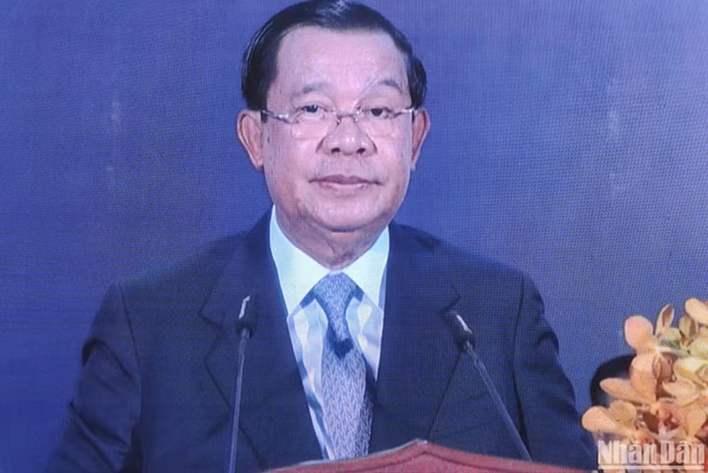 Премьер-министр Камбоджи Самдек Течо Хун Сен официально объявляет об открытии 12-х Паралимпийских игр АСЕАН.