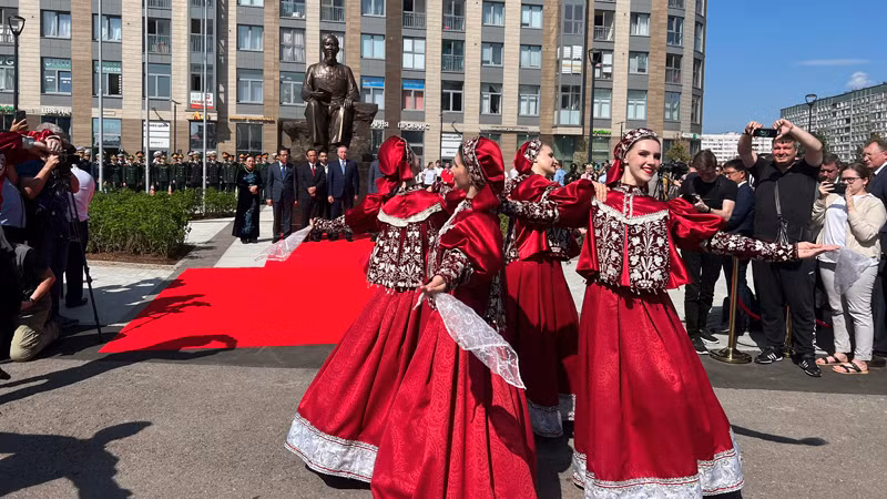 Художественный номер на церемонии. Фото: Суан Хынг