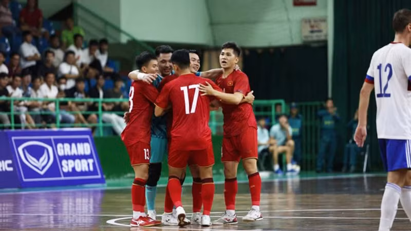 Вьетнамские игроки празднуют забитый гол. Фото: Федерация футбола Вьетнама