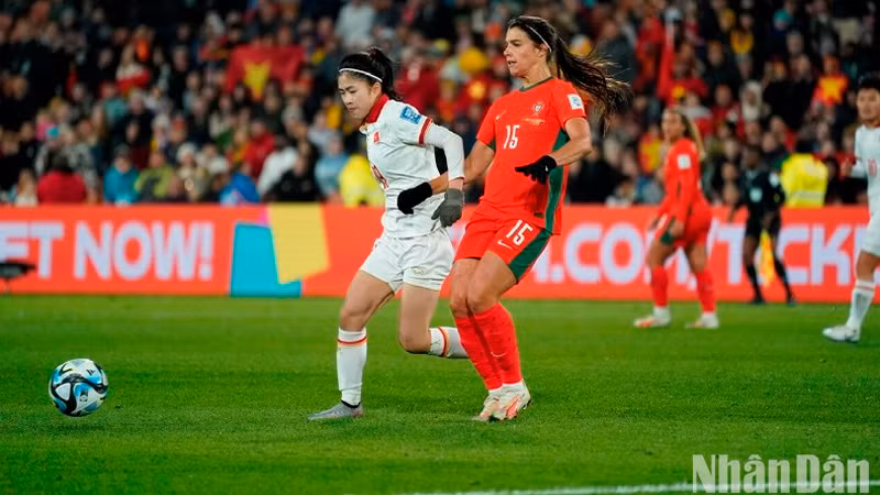 Вьетнамской команде было нелегко противостоять сильному сопернику. Фото: До Дат