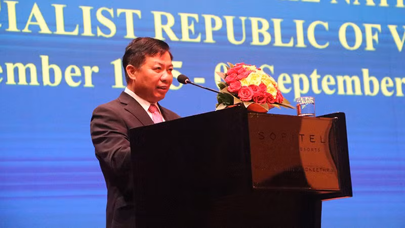 Посол Нгуен Хюи Танг выступает с речью. Фото: Нгуен Хиеп