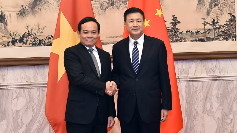 Вице-премьер Вьетнама Чан Лыу Куанг (слева) и Министр общественной безопасности Китая Ван Сяохун. Фото: VGP