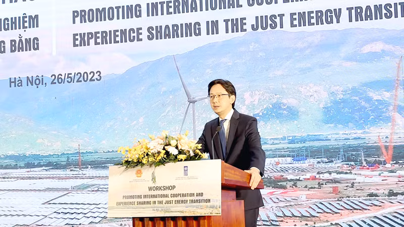 Замминистра иностранных дел Вьетнама До Хунг Вьет выступает на семинаре. Фото: МИД Вьетнама