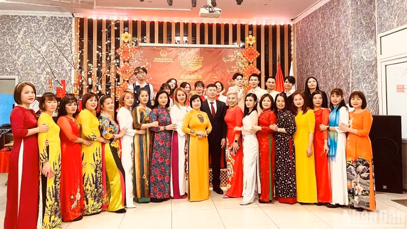 Программа «Весна на Родине» по случаю празднования наступающего Тэта прошла во Владивостоке (Россия). Фото: Тхань Тхэ – Суан Хынг