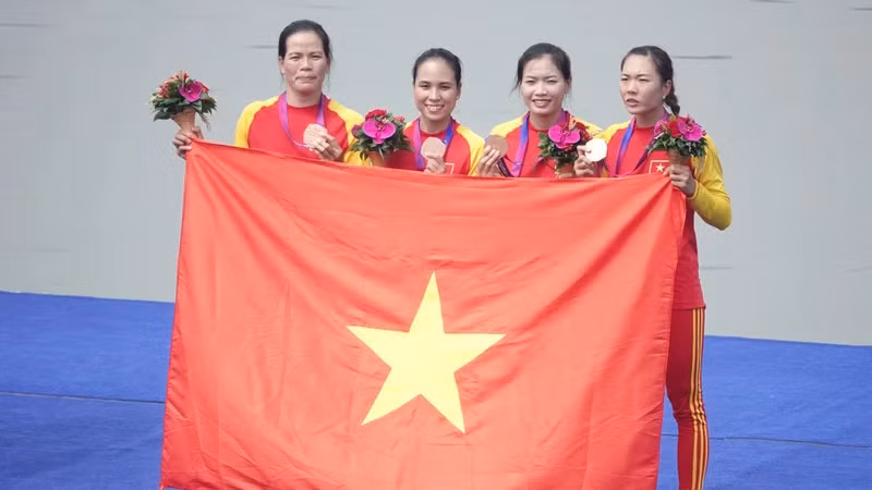 Спортсменки женской сборной по академической гребле завоевали бронзовую медаль. Фото: Нам Чунг