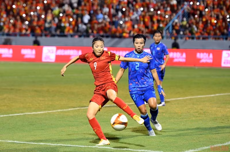 Хюинь Ньы и товарищи по команде стремятся выйти в следующий раунд. Фото: Тхань Дат