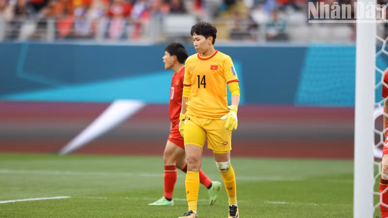 Вратарь Ким Тхань уверенно играла против сильных соперниц. Фото: Дык Донг